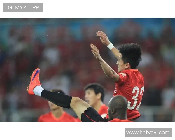 足球球星因突发咳嗽引关注健康状况引发球迷热议